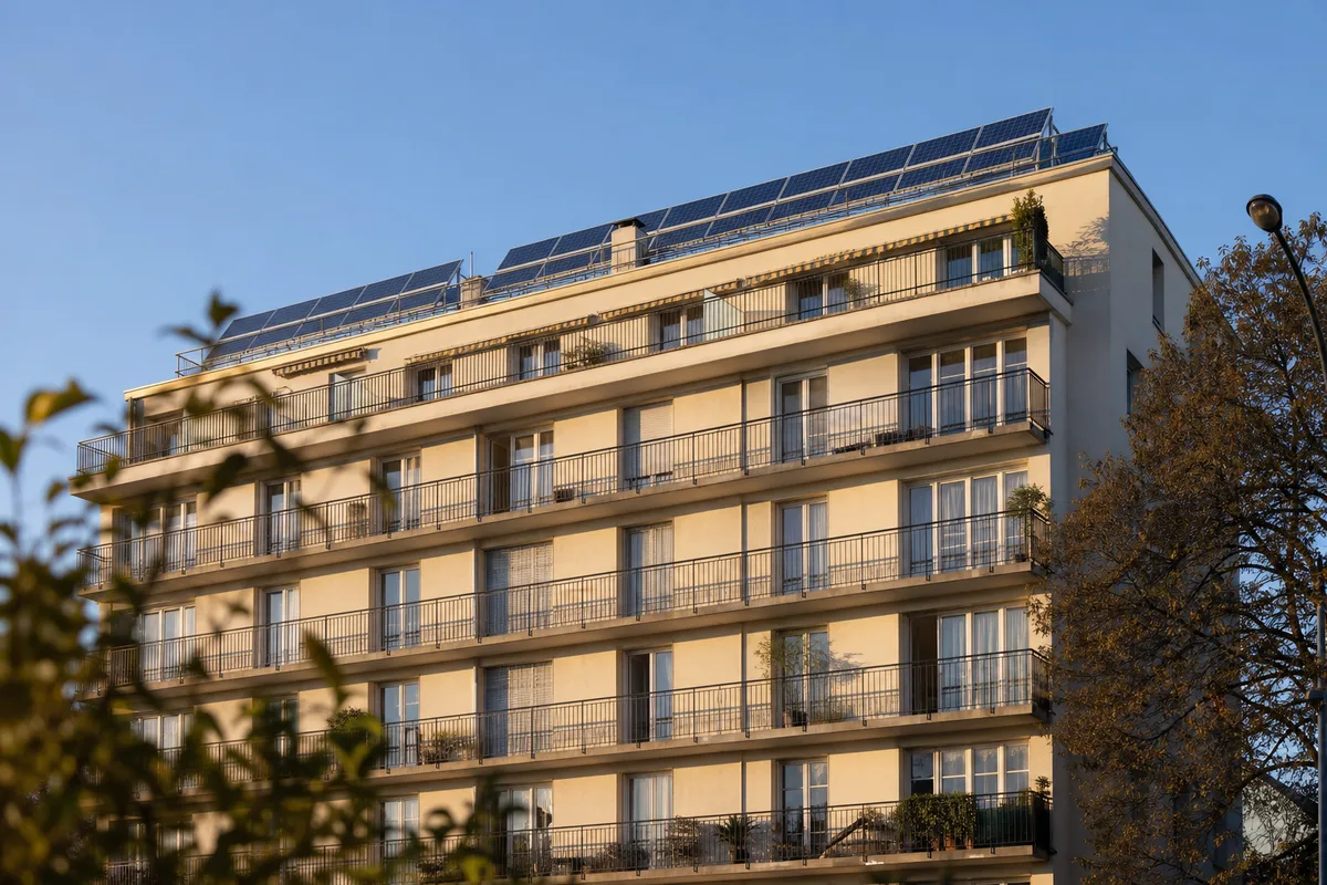 Panneau solaire copropriété : vote en AG, aides et étapes